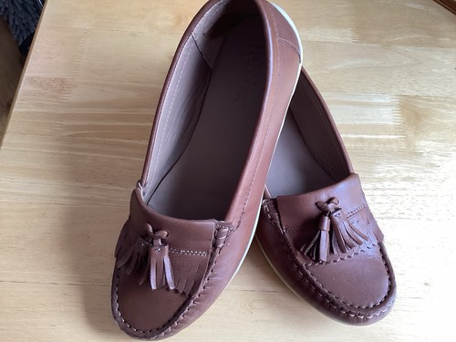 Very smart pair mocassin - a, of